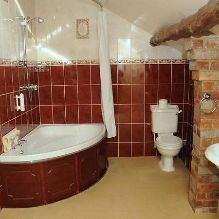 ハンディス ヒル ホテル 3*